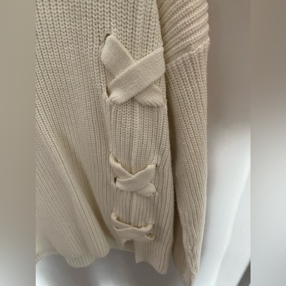 White/cream sweater accent front small - Picture 5 of 5